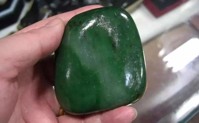 翡翠手镯 两万两万块的翡翠手镯长什么样-第6张图片-翡翠网 翡翠手镯 两万两万块的翡翠手镯长什么样-第6张图片-翡翠网