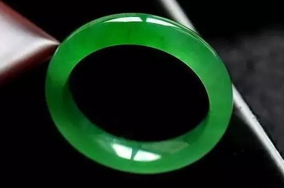 翡翠玉手镯带久了会变色吗的简单介绍-第5张图片-翡翠网 翡翠玉手镯带久了会变色吗的简单介绍-第5张图片-翡翠网