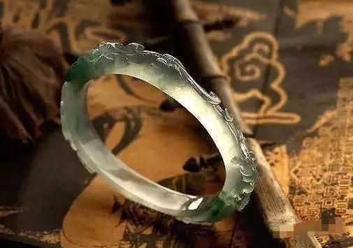 七色翡翠手镯图片,七色翡翠手镯-第7张图片-翡翠网 七色翡翠手镯图片,七色翡翠手镯-第7张图片-翡翠网