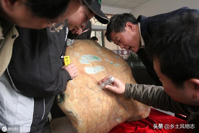 关于83公斤翡翠原石图的信息-第10张图片-翡翠网