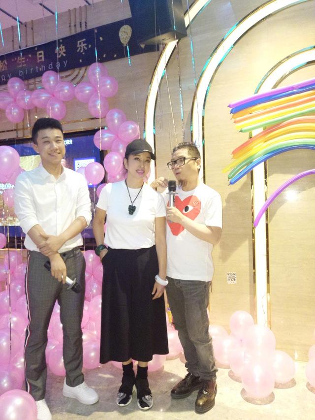 明星戴的翡翠手镯,明星戴翡翠手镯的高清图片-第2张图片-翡翠网 明星戴的翡翠手镯,明星戴翡翠手镯的高清图片-第2张图片-翡翠网