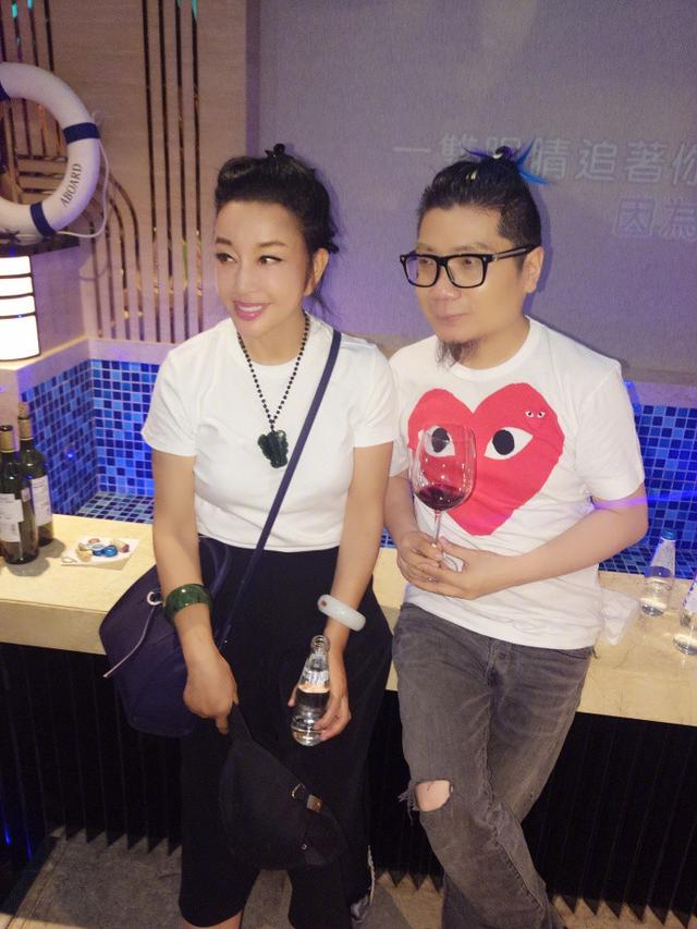 明星戴的翡翠手镯,明星戴翡翠手镯的高清图片-第3张图片-翡翠网 明星戴的翡翠手镯,明星戴翡翠手镯的高清图片-第3张图片-翡翠网