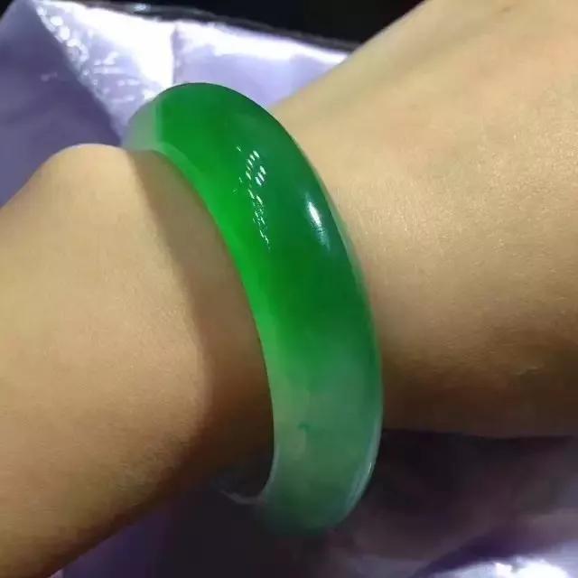 三色翡翠手镯的价格福禄寿三色翡翠手镯价格-第6张图片-翡翠网 三色翡翠手镯的价格福禄寿三色翡翠手镯价格-第6张图片-翡翠网