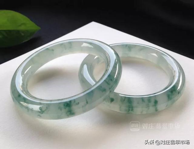 翡翠手镯花翡翠手镯为什么要雕花-第4张图片-翡翠网 翡翠手镯花翡翠手镯为什么要雕花-第4张图片-翡翠网