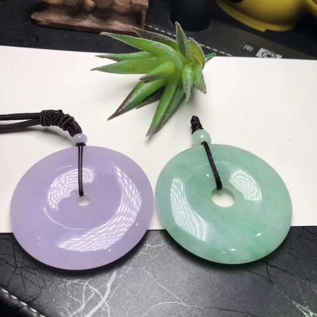 翡翠挂件怎么绑绳子视频,翡翠挂件知识视频-第2张图片-翡翠网 翡翠挂件怎么绑绳子视频,翡翠挂件知识视频-第2张图片-翡翠网