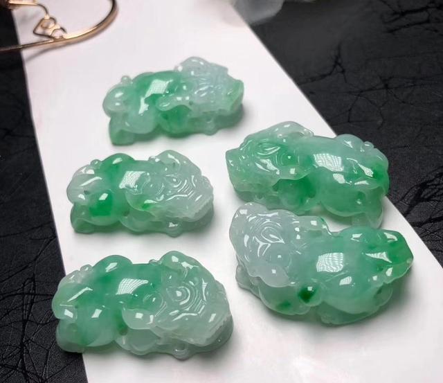 翡翠挂件怎么绑绳子视频,翡翠挂件知识视频-第7张图片-翡翠网 翡翠挂件怎么绑绳子视频,翡翠挂件知识视频-第7张图片-翡翠网