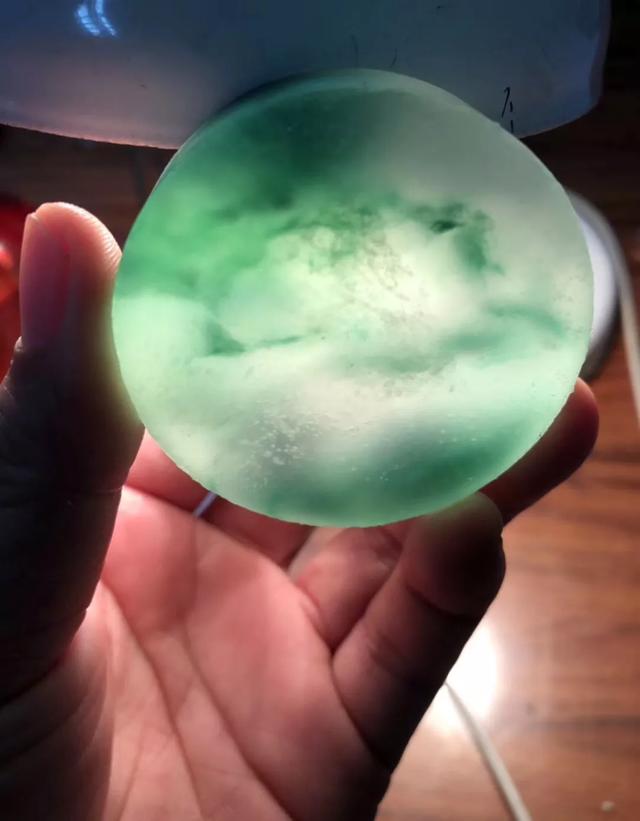 厚装翡翠价格表翡翠的鉴别方法和价格表-第7张图片-翡翠网 厚装翡翠价格表翡翠的鉴别方法和价格表-第7张图片-翡翠网