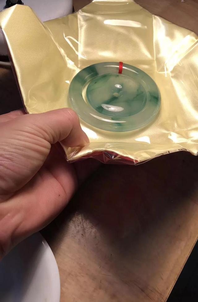 厚装翡翠价格表翡翠的鉴别方法和价格表-第11张图片-翡翠网 厚装翡翠价格表翡翠的鉴别方法和价格表-第11张图片-翡翠网