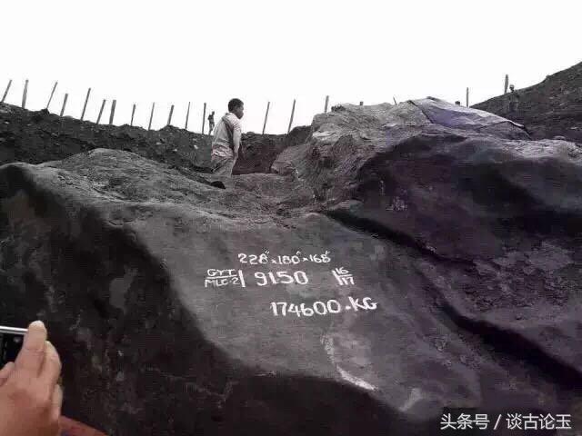 翡翠原石和玉原石的区别地方玉原石翡翠价格-第3张图片-翡翠网 翡翠原石和玉原石的区别地方玉原石翡翠价格-第3张图片-翡翠网