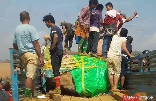 翡翠原石和玉原石的区别地方玉原石翡翠价格-第6张图片-翡翠网 翡翠原石和玉原石的区别地方玉原石翡翠价格-第6张图片-翡翠网