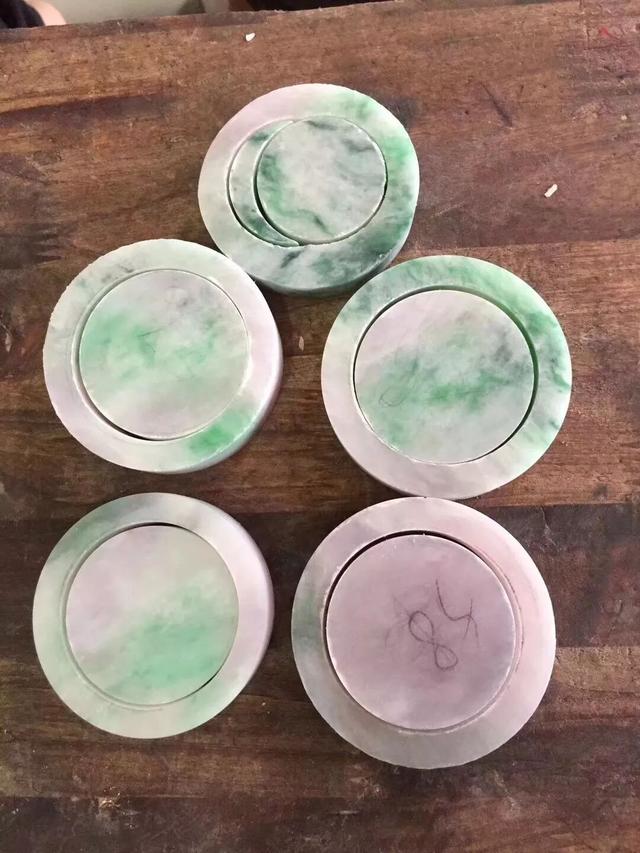 翡翠原石的手镯,翡翠原石半明手镯受骗-第8张图片-翡翠网 翡翠原石的手镯,翡翠原石半明手镯受骗-第8张图片-翡翠网