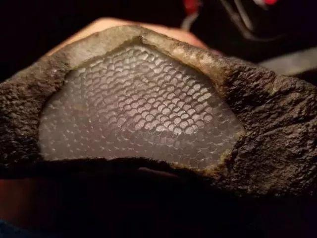 糯冰种翡翠原石图片冰种翡翠原石切开图片-第8张图片-翡翠网 糯冰种翡翠原石图片冰种翡翠原石切开图片-第8张图片-翡翠网