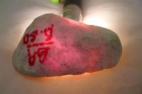 糯冰种翡翠原石图片冰种翡翠原石切开图片-第12张图片-翡翠网 糯冰种翡翠原石图片冰种翡翠原石切开图片-第12张图片-翡翠网