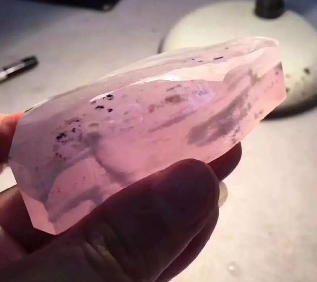 糯冰种翡翠原石图片冰种翡翠原石切开图片-第13张图片-翡翠网 糯冰种翡翠原石图片冰种翡翠原石切开图片-第13张图片-翡翠网