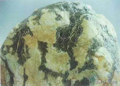 翡翠黑癣和绿 原石做,翡翠原石枯癣的表现-第11张图片-翡翠网