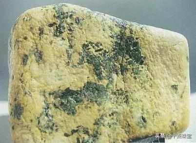 翡翠黑癣和绿 原石做,翡翠原石枯癣的表现-第21张图片-翡翠网