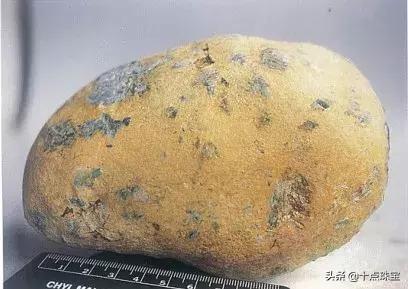 翡翠黑癣和绿 原石做,翡翠原石枯癣的表现-第29张图片-翡翠网 翡翠黑癣和绿 原石做,翡翠原石枯癣的表现-第29张图片-翡翠网