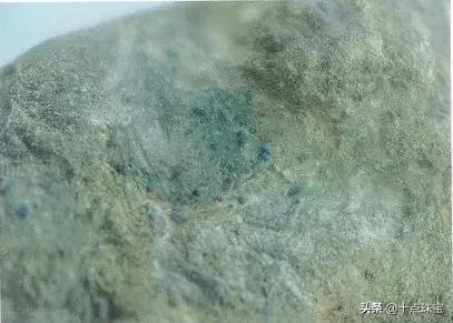 翡翠黑癣和绿 原石做,翡翠原石枯癣的表现-第30张图片-翡翠网
