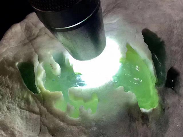 5万元春带彩翡翠手镯,春带彩翡翠手镯豆种-第2张图片-翡翠网 5万元春带彩翡翠手镯,春带彩翡翠手镯豆种-第2张图片-翡翠网