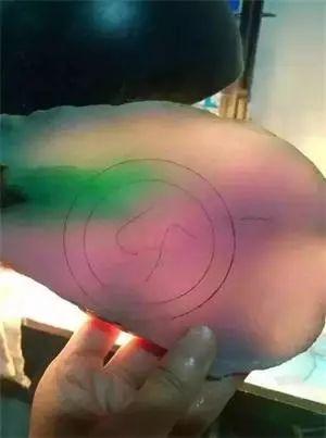 5万元春带彩翡翠手镯,春带彩翡翠手镯豆种-第12张图片-翡翠网 5万元春带彩翡翠手镯,春带彩翡翠手镯豆种-第12张图片-翡翠网