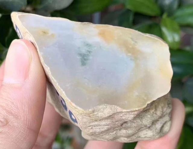 5万元春带彩翡翠手镯,春带彩翡翠手镯豆种-第25张图片-翡翠网 5万元春带彩翡翠手镯,春带彩翡翠手镯豆种-第25张图片-翡翠网