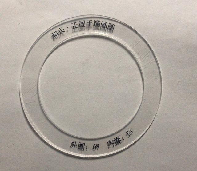 翡翠手镯料子发干能戴水润了吗,翡翠手镯料-第1张图片-翡翠网 翡翠手镯料子发干能戴水润了吗,翡翠手镯料-第1张图片-翡翠网