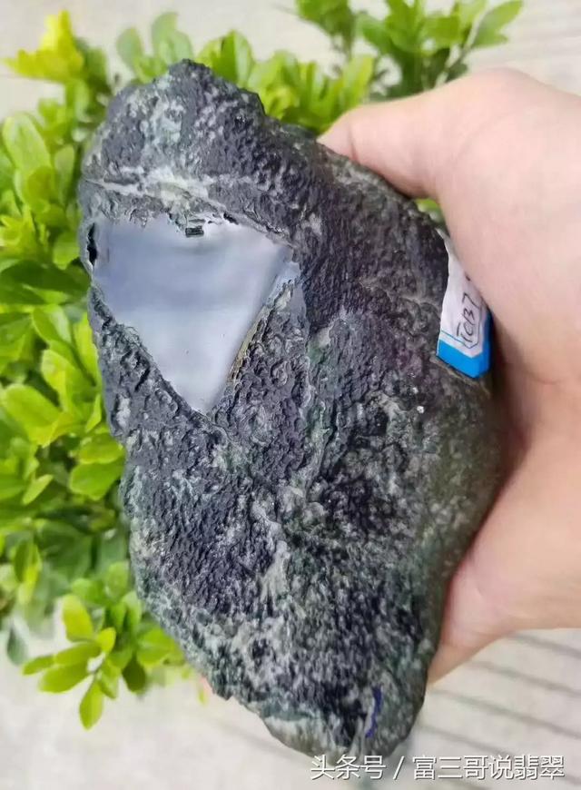 怎么翡翠原石皮去完了,翡翠原石怎么开-第3张图片-翡翠网 怎么翡翠原石皮去完了,翡翠原石怎么开-第3张图片-翡翠网