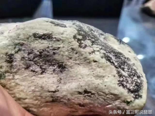 怎么翡翠原石皮去完了,翡翠原石怎么开-第5张图片-翡翠网 怎么翡翠原石皮去完了,翡翠原石怎么开-第5张图片-翡翠网