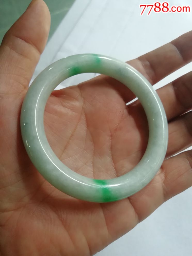 真翡翠手镯价格如何查询翡翠手镯的价格-第1张图片-翡翠网 真翡翠手镯价格如何查询翡翠手镯的价格-第1张图片-翡翠网