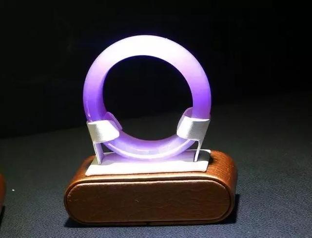 紫罗兰翡翠玉镯一般要多少钱紫罗兰翡翠原石-第20张图片-翡翠网