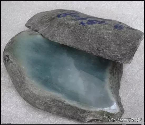 后江翡翠原石赌石要诀,翡翠原石赌石晶体颗粒-第3张图片-翡翠网 后江翡翠原石赌石要诀,翡翠原石赌石晶体颗粒-第3张图片-翡翠网