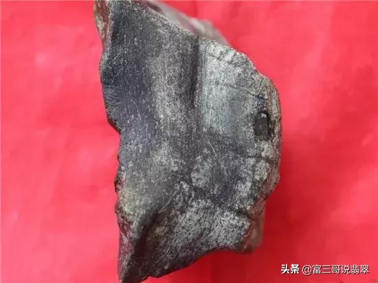 后江翡翠原石赌石要诀,翡翠原石赌石晶体颗粒-第6张图片-翡翠网 后江翡翠原石赌石要诀,翡翠原石赌石晶体颗粒-第6张图片-翡翠网