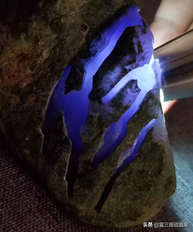 后江翡翠原石赌石要诀,翡翠原石赌石晶体颗粒-第7张图片-翡翠网 后江翡翠原石赌石要诀,翡翠原石赌石晶体颗粒-第7张图片-翡翠网