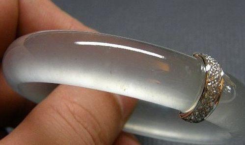 翡翠手镯修复价格翡翠手镯有划痕怎么修复-第2张图片-翡翠网 翡翠手镯修复价格翡翠手镯有划痕怎么修复-第2张图片-翡翠网