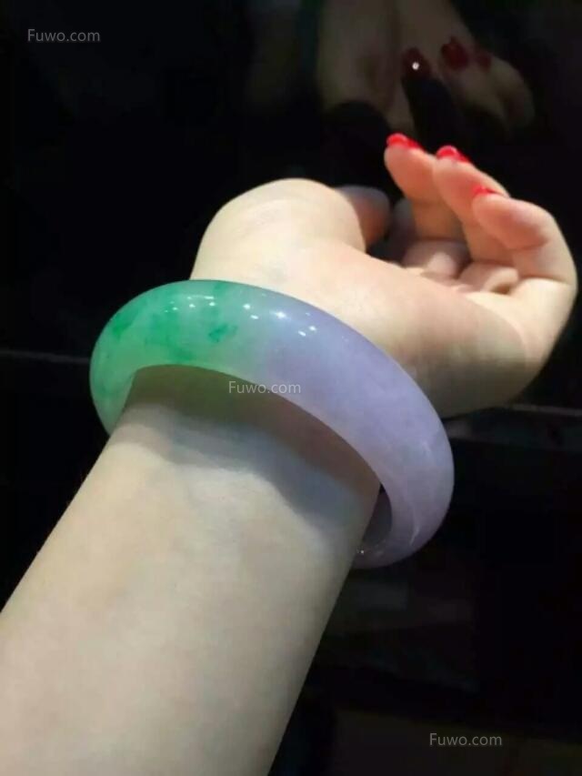 冰种翡翠手镯最低多少钱,1千万高冰种翡翠手镯-第2张图片-翡翠网 冰种翡翠手镯最低多少钱,1千万高冰种翡翠手镯-第2张图片-翡翠网