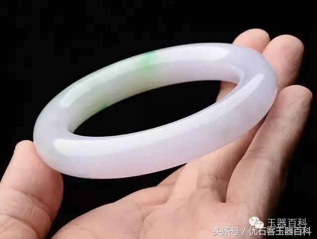 翡翠手镯冬天戴好不好翡翠手镯冬天可以带吗-第6张图片-翡翠网 翡翠手镯冬天戴好不好翡翠手镯冬天可以带吗-第6张图片-翡翠网