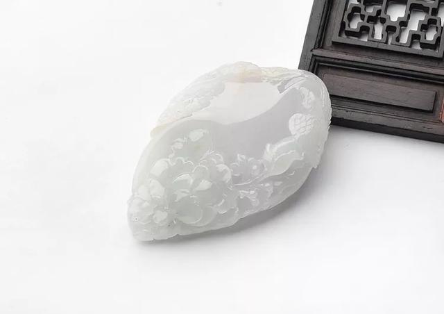 白色翡翠价格是多少,白色翡翠价格-第1张图片-翡翠网 白色翡翠价格是多少,白色翡翠价格-第1张图片-翡翠网