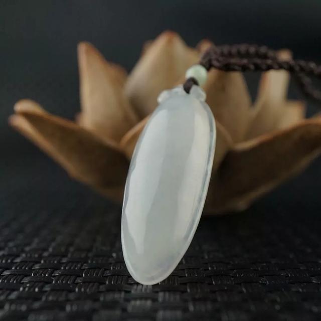 白色翡翠价格是多少,白色翡翠价格-第2张图片-翡翠网 白色翡翠价格是多少,白色翡翠价格-第2张图片-翡翠网