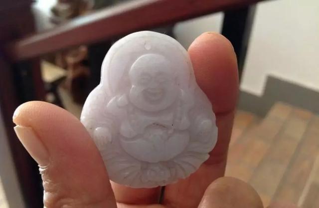 白色翡翠价格是多少,白色翡翠价格-第6张图片-翡翠网 白色翡翠价格是多少,白色翡翠价格-第6张图片-翡翠网