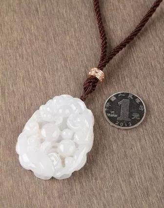 白色翡翠价格是多少,白色翡翠价格-第9张图片-翡翠网 白色翡翠价格是多少,白色翡翠价格-第9张图片-翡翠网