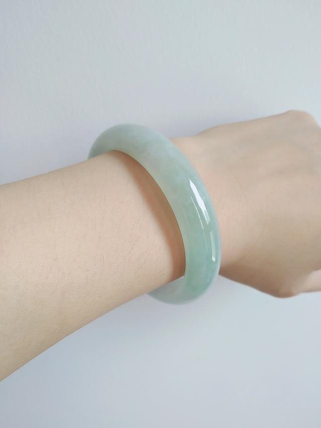 翡翠手镯圈号价值,翡翠手镯圈号-第1张图片-翡翠网 翡翠手镯圈号价值,翡翠手镯圈号-第1张图片-翡翠网