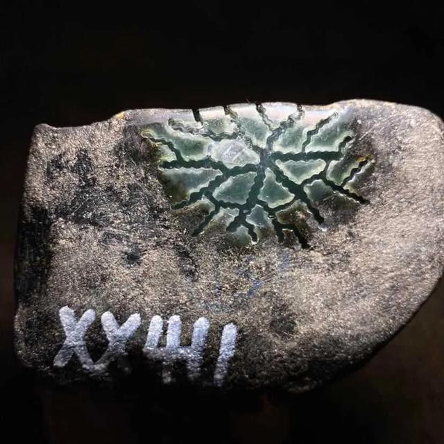 翡翠原石黄沙皮知识莫西沙黄沙皮翡翠原石-第2张图片-翡翠网 翡翠原石黄沙皮知识莫西沙黄沙皮翡翠原石-第2张图片-翡翠网