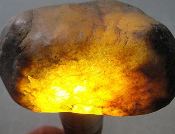 翡翠原石黄沙皮知识莫西沙黄沙皮翡翠原石-第6张图片-翡翠网 翡翠原石黄沙皮知识莫西沙黄沙皮翡翠原石-第6张图片-翡翠网