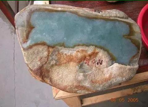 翡翠原石黄沙皮知识莫西沙黄沙皮翡翠原石-第7张图片-翡翠网 翡翠原石黄沙皮知识莫西沙黄沙皮翡翠原石-第7张图片-翡翠网