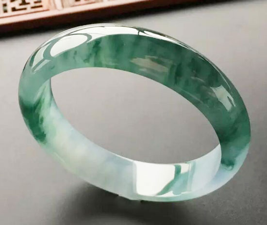 翡翠彩色手镯,彩色翡翠手镯价格-第1张图片-翡翠网 翡翠彩色手镯,彩色翡翠手镯价格-第1张图片-翡翠网