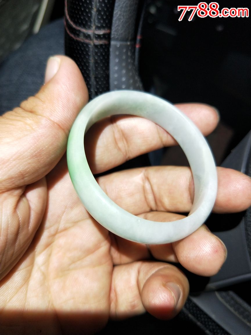 翡翠贵妃手镯价格表,翡翠贵妃手镯的讲解和寓意-第2张图片-翡翠网 翡翠贵妃手镯价格表,翡翠贵妃手镯的讲解和寓意-第2张图片-翡翠网