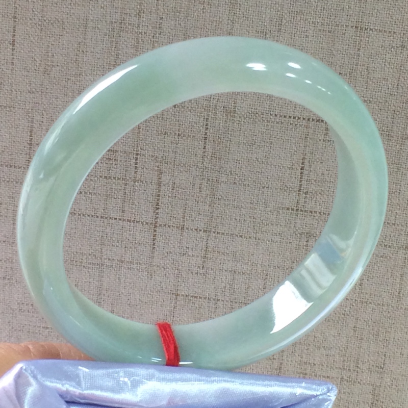 芙蓉翡翠手镯价格表,冰芙蓉种飘花翡翠手镯-第2张图片-翡翠网 芙蓉翡翠手镯价格表,冰芙蓉种飘花翡翠手镯-第2张图片-翡翠网