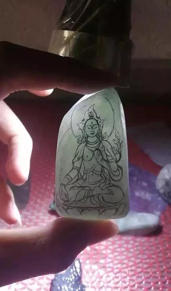 翡翠冰晴底是什么颜色,翡翠冰晴的价格-第7张图片-翡翠网 翡翠冰晴底是什么颜色,翡翠冰晴的价格-第7张图片-翡翠网