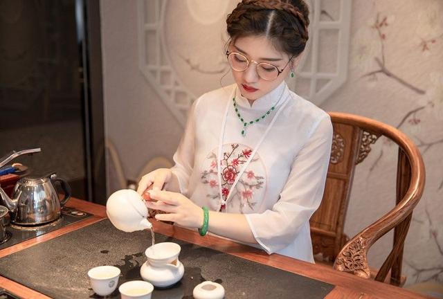 淄博翡翠原石成品,翡翠原石贵过成品现象-第2张图片-翡翠网 淄博翡翠原石成品,翡翠原石贵过成品现象-第2张图片-翡翠网