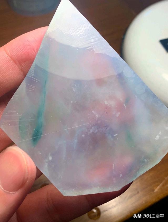 翡翠玻璃种和冰种哪个好玻璃种翡翠冰种原石-第9张图片-翡翠网